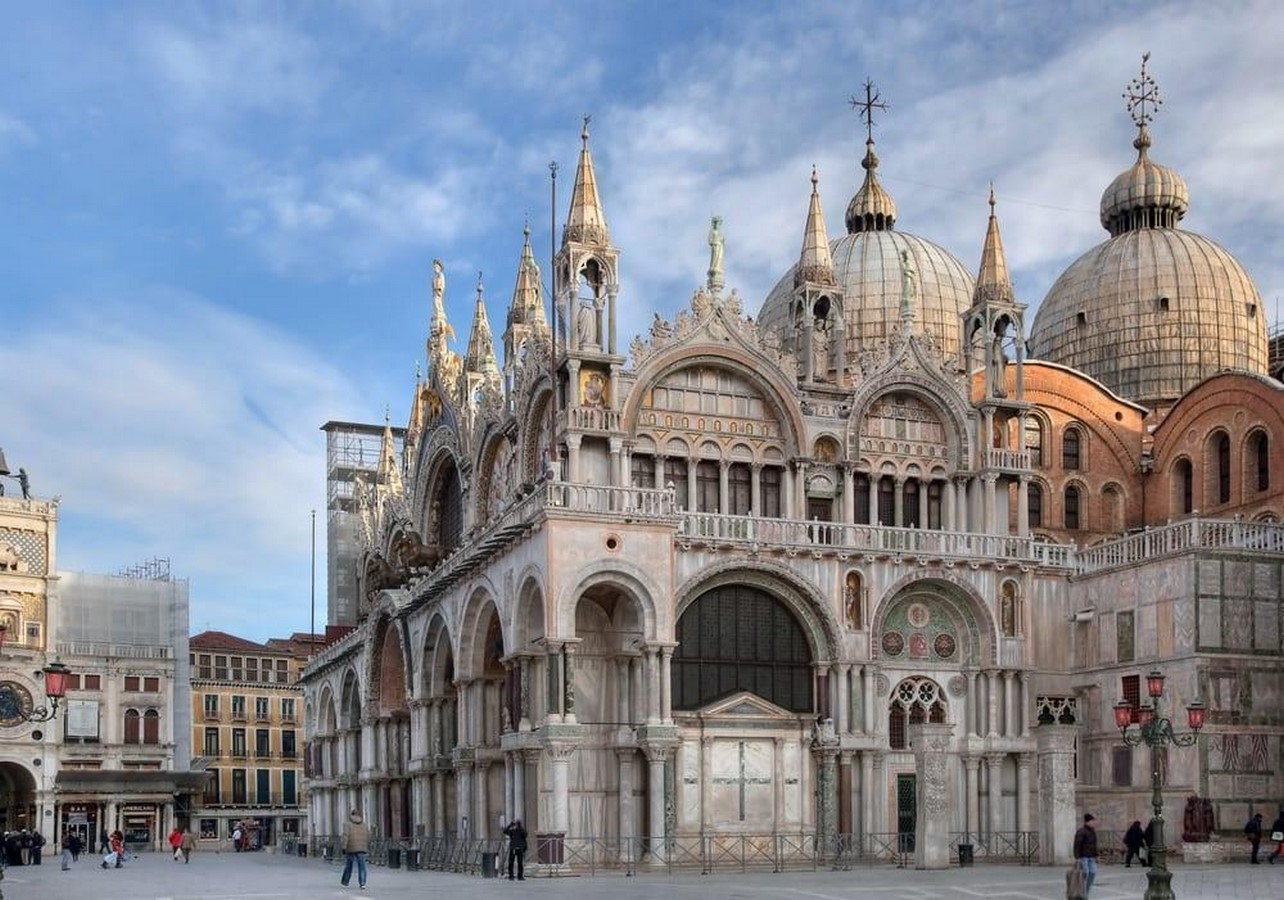 An architectural review of a location: Italy - Sheet16