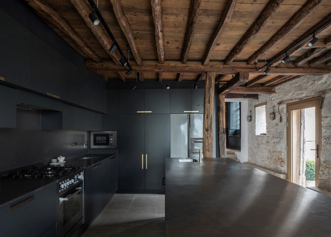 Image 6_The Parchment’s kitchen design balancing the natural and modern finishes_Johan Dehlin