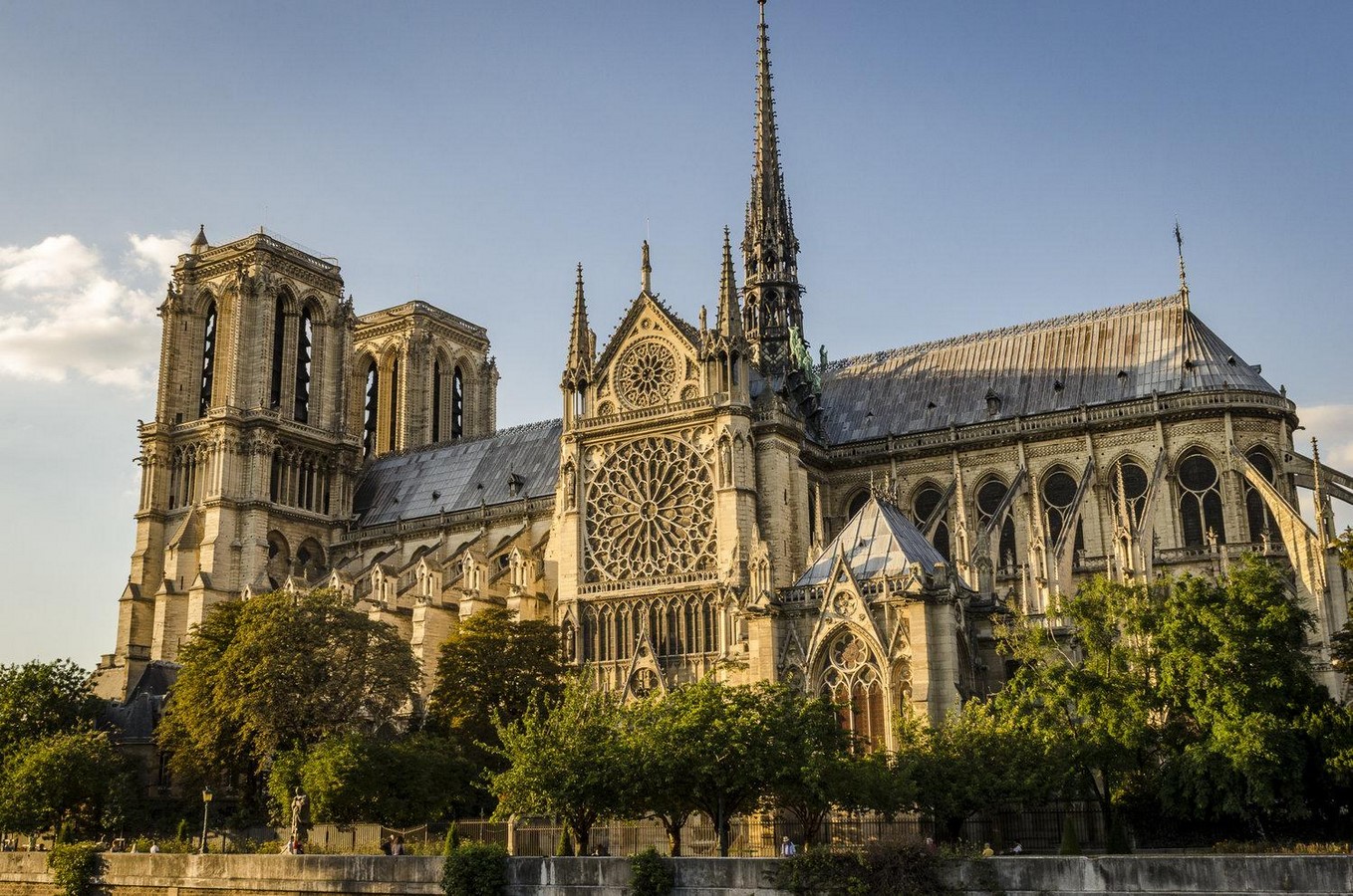 8 Facts About the Notre Dame de Paris - Sheet1