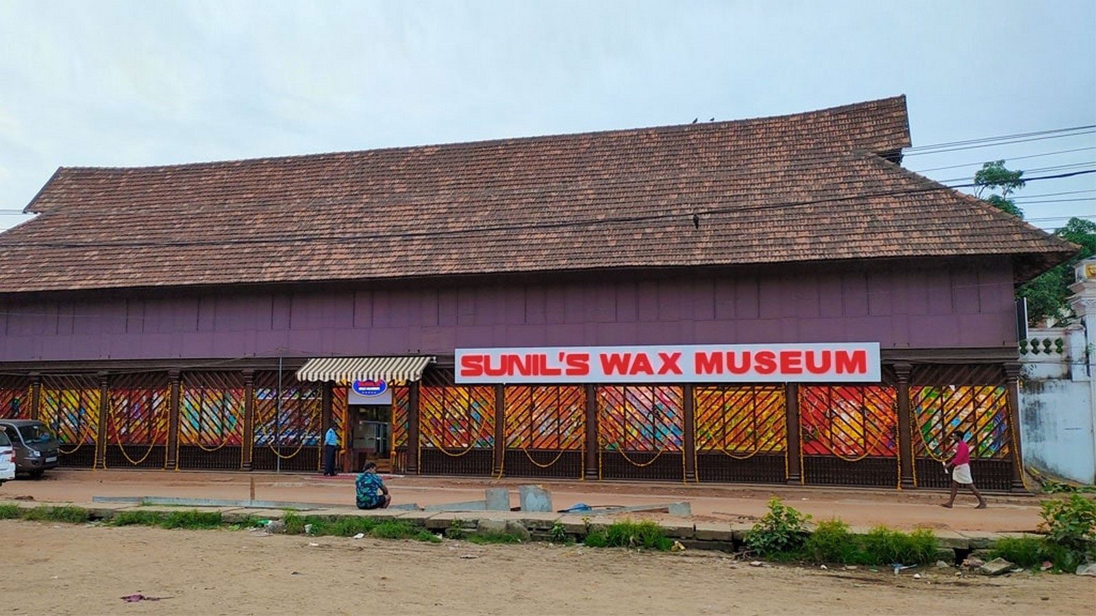 Sunil’s wax museum colorful exterior_https://www.keralatourism.org/destination/sunils-wax-museum/668