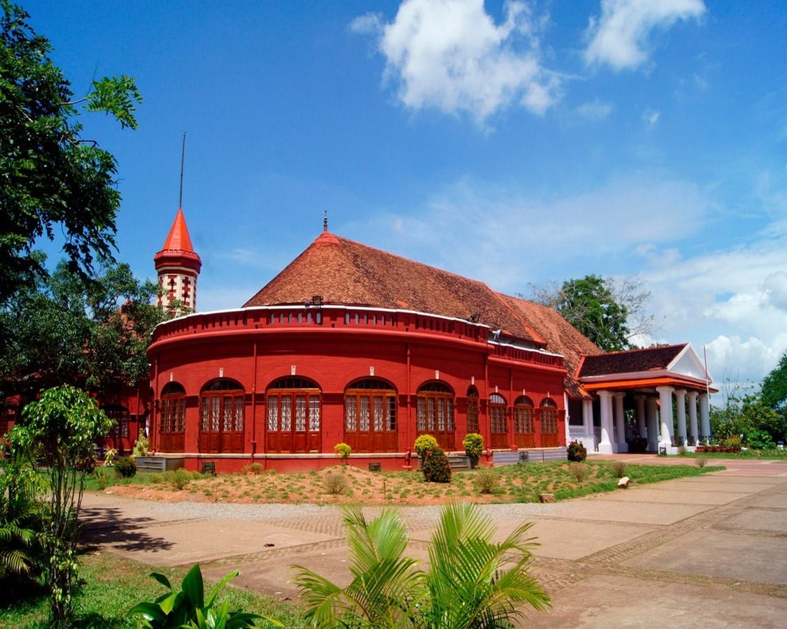 The Kanakakkunnu Palace, Thiruvananthapuram (image by Jkurkure)_https://en.wikipedia.org/wiki/File:Kanakakkunnu-palace-trivandrum.jpg?w=999