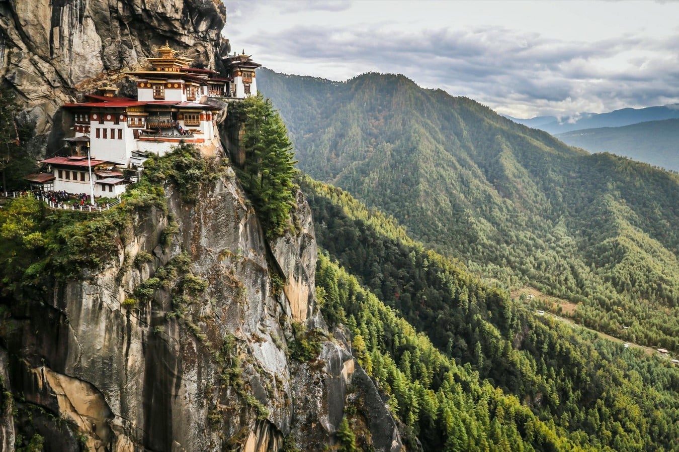 Paro Taktsang, The Tigers Nest [Photograph] (Paro Taktsang: Bhutan)_©Stroeer, S. (2018)
