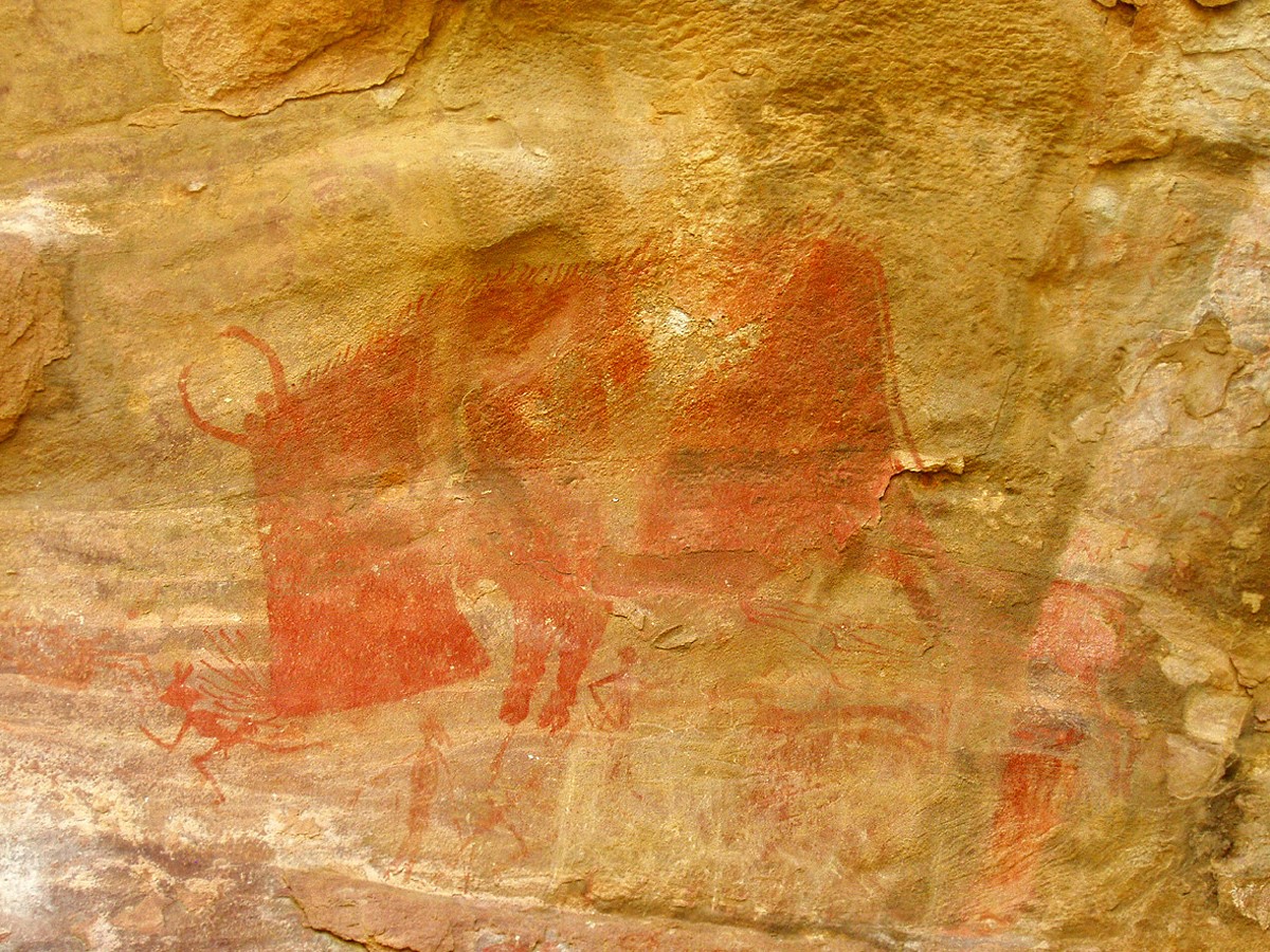 A painting of wild bovine hunting humans_©https://exploremyways.com/bhimbetka-rock-shelters-travel-guide/