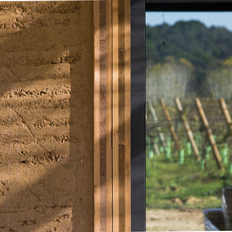 Rammed Earth Wall Closeup at Casa Da Vinha _©João Morgado.jpg?w=999