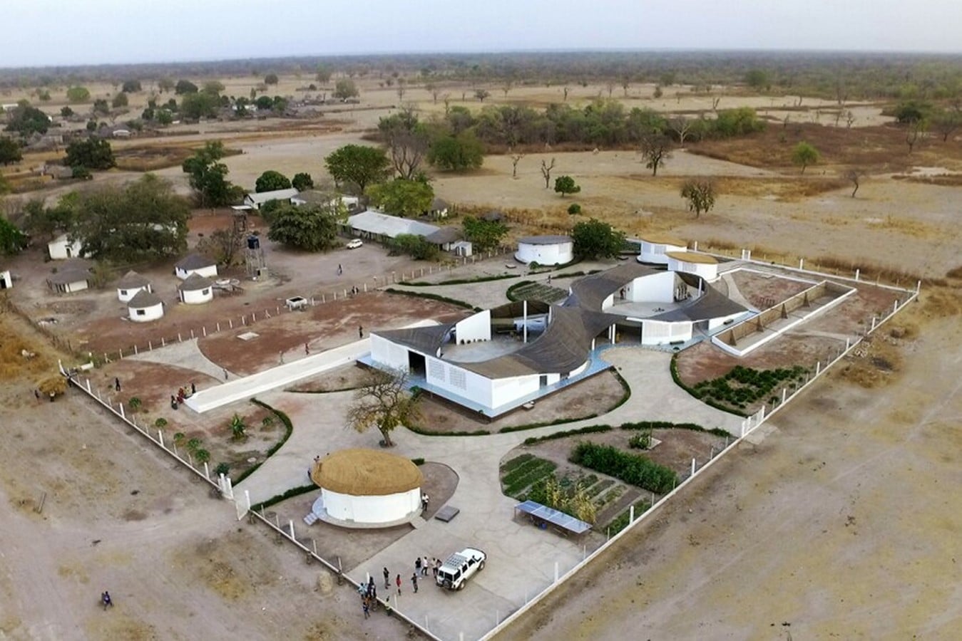 (Thread Artists’ Residences & Cultural Center Sinthian, Senegal)_https://www.architectmagazine.com/project-gallery/thread-artist-residency-cultural-centre_o