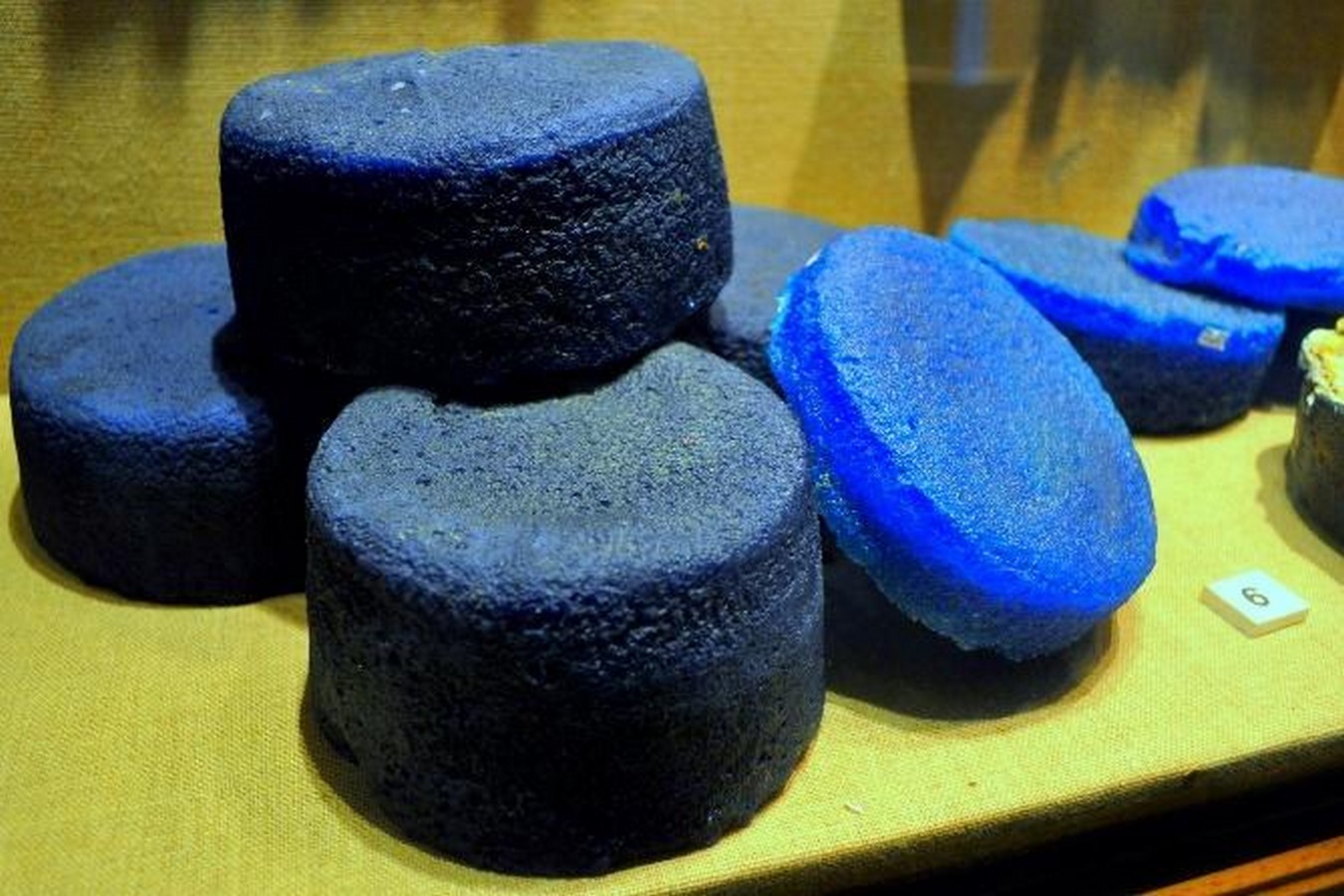 ©https://www.reddit.com/r/ArtefactPorn/comments/xmbuj1/the_earliest_known_intact_glass_ingots_found_in/