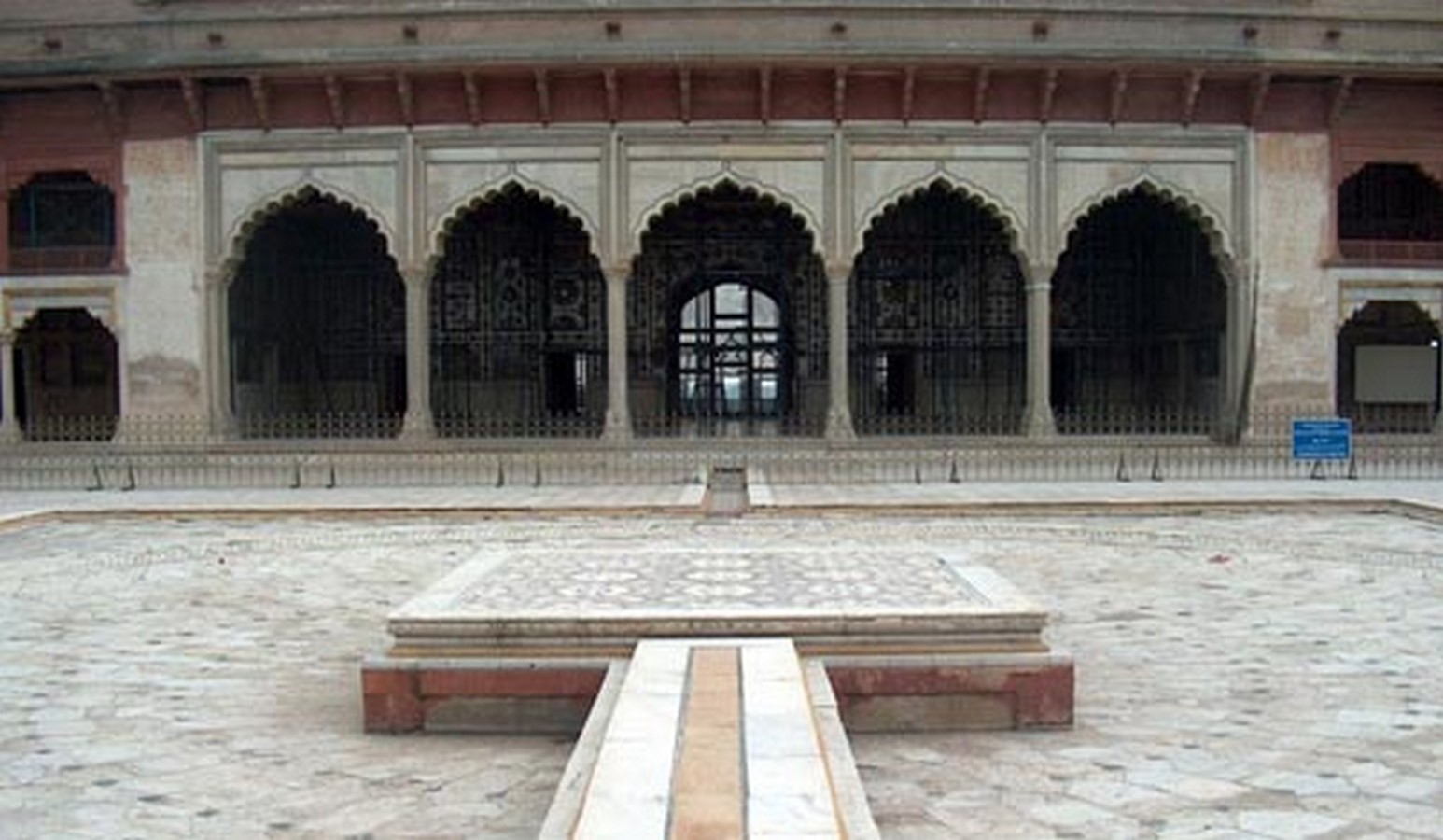 courtyard_Astrolika