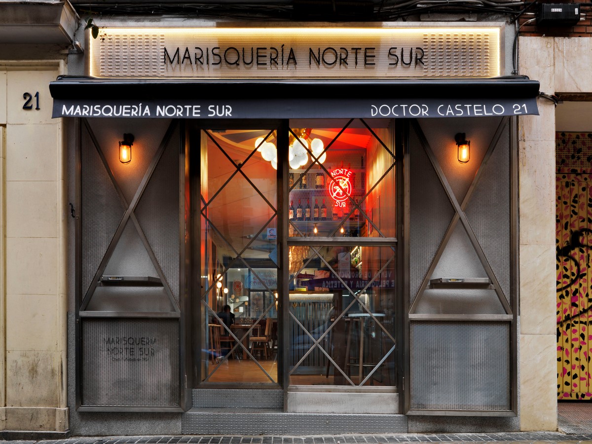 Interior Design North South Resturant - DR. CASTELO by In Out Architects - Sheet3