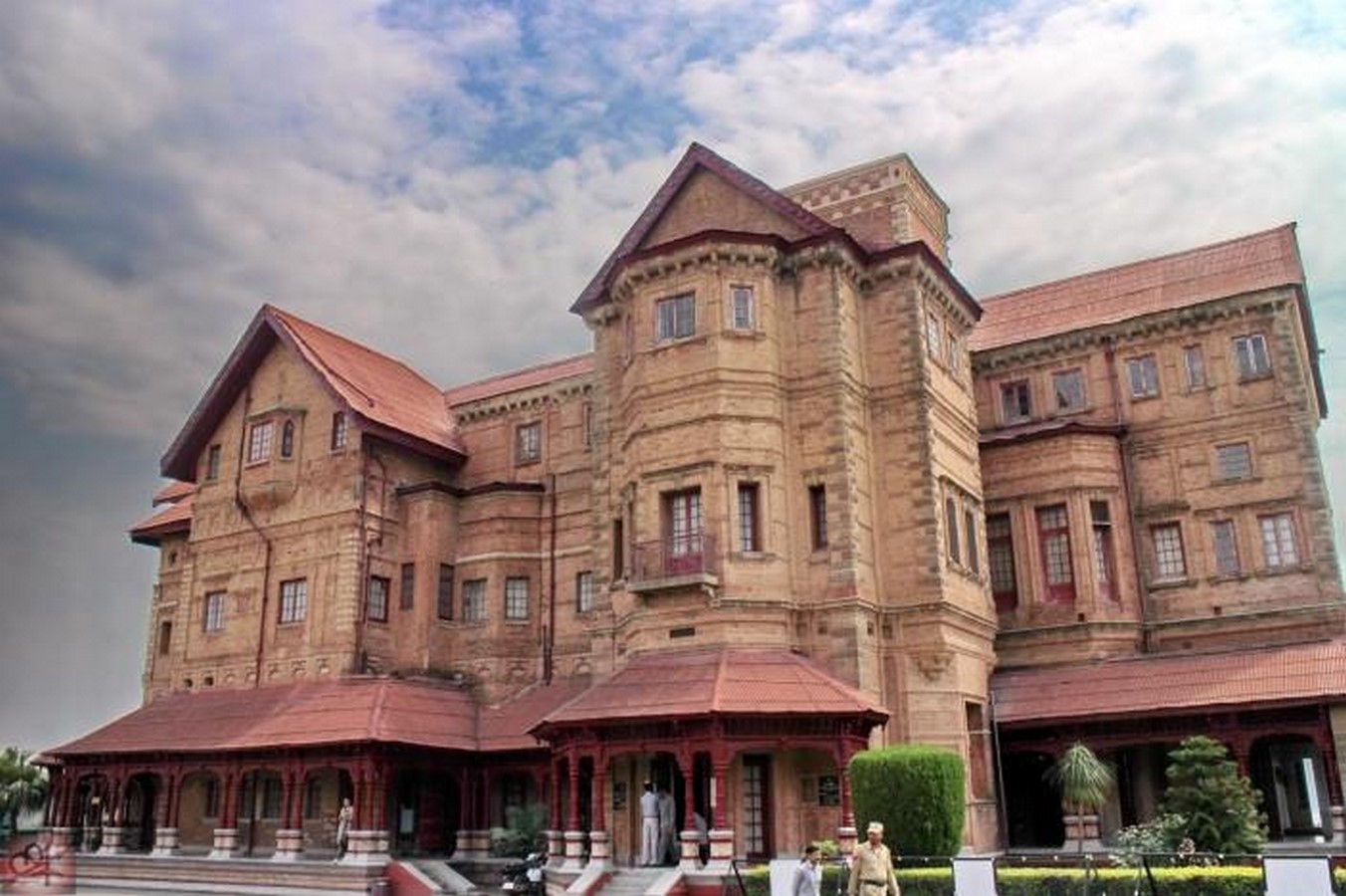 ©https://www.tripnight.com/jammu-and-kashmir-tourism/jammu/detail-about-rani-charak-mahal