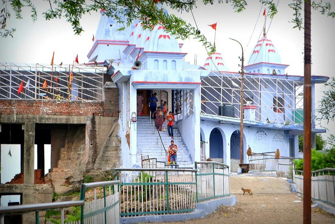 ©http://tourmyjk.in/mahamaya-temple-in-jammu/dsc_0263-psd/