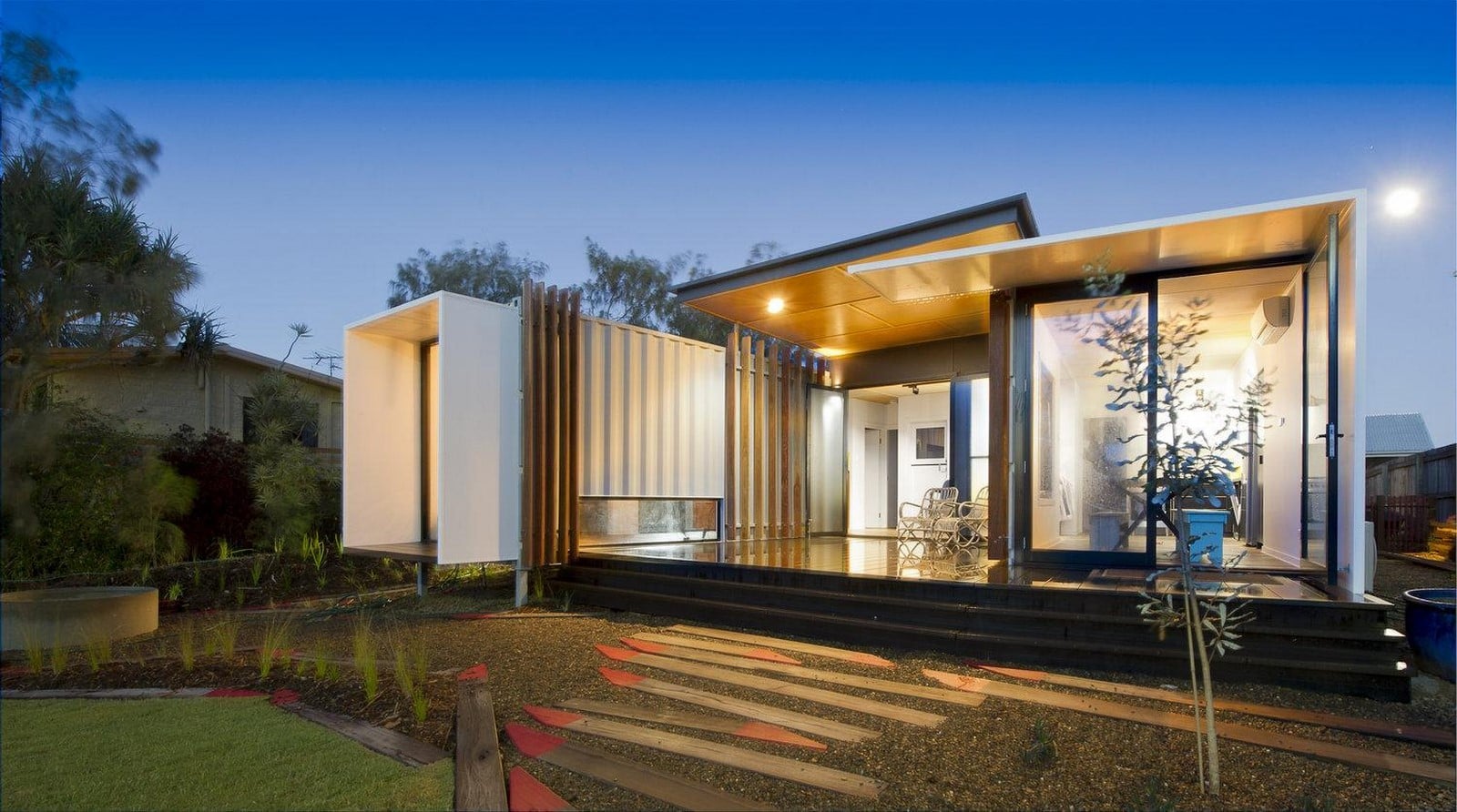 15 Best Examples of Using Shipping Containers for Home Building - Sheet13