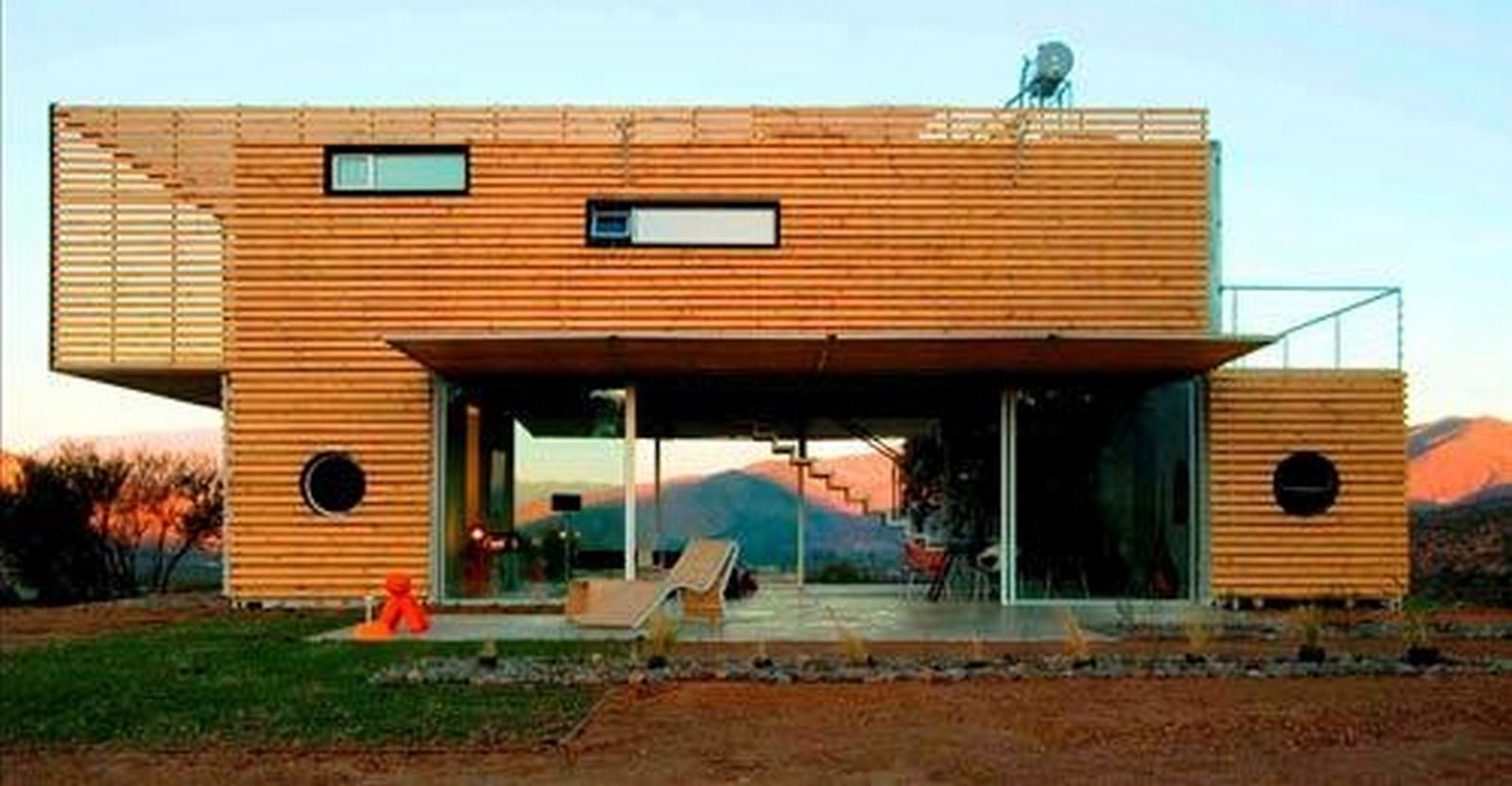 15 Best Examples of Using Shipping Containers for Home Building - Sheet4