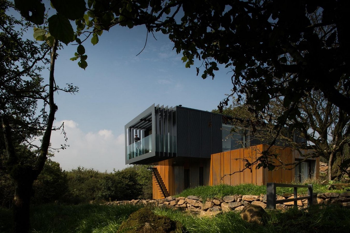 15 Best Examples of Using Shipping Containers for Home Building - Sheet5