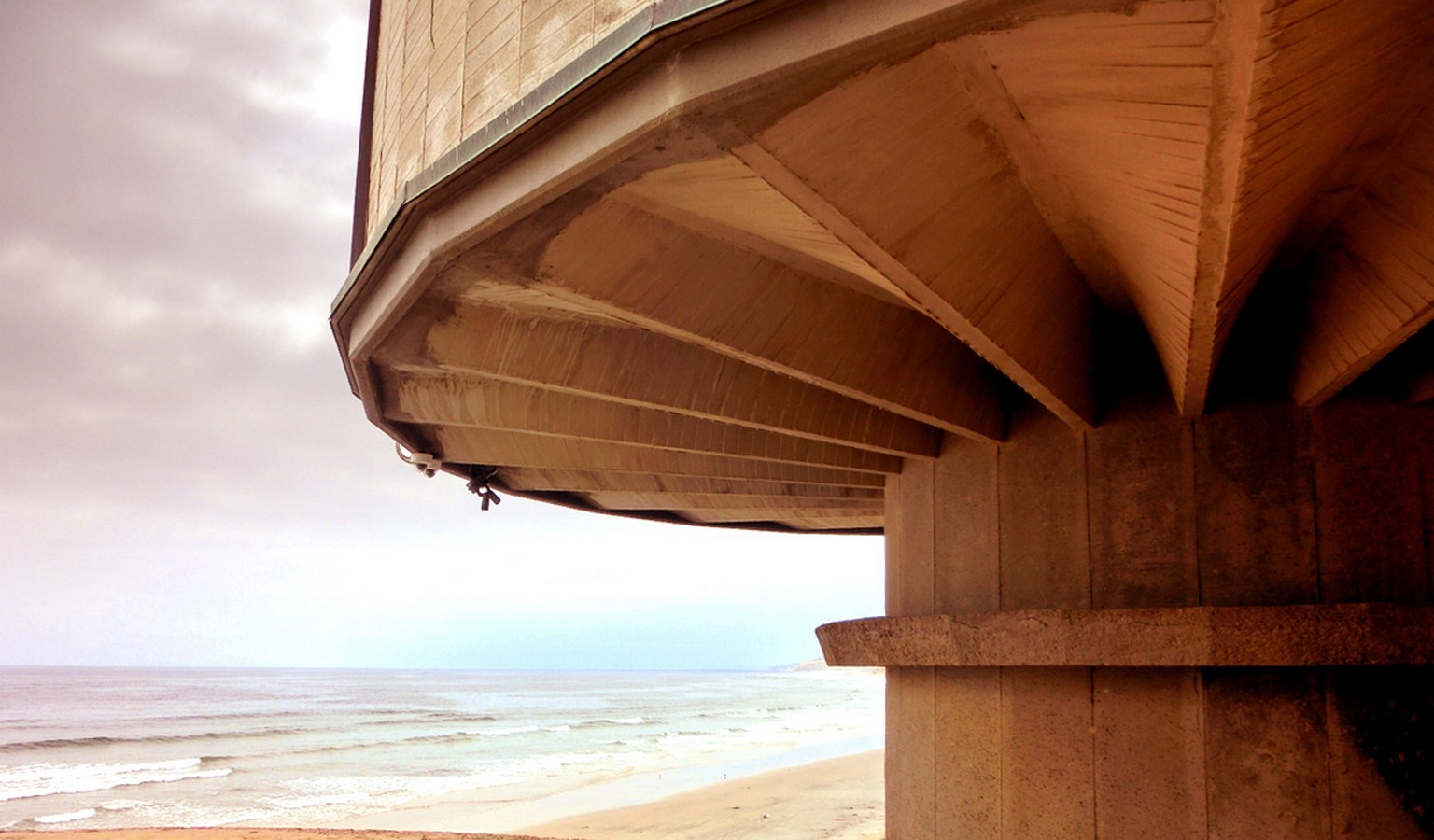 Case Study: Bell Beach House by Dan Naegle - Sheet2