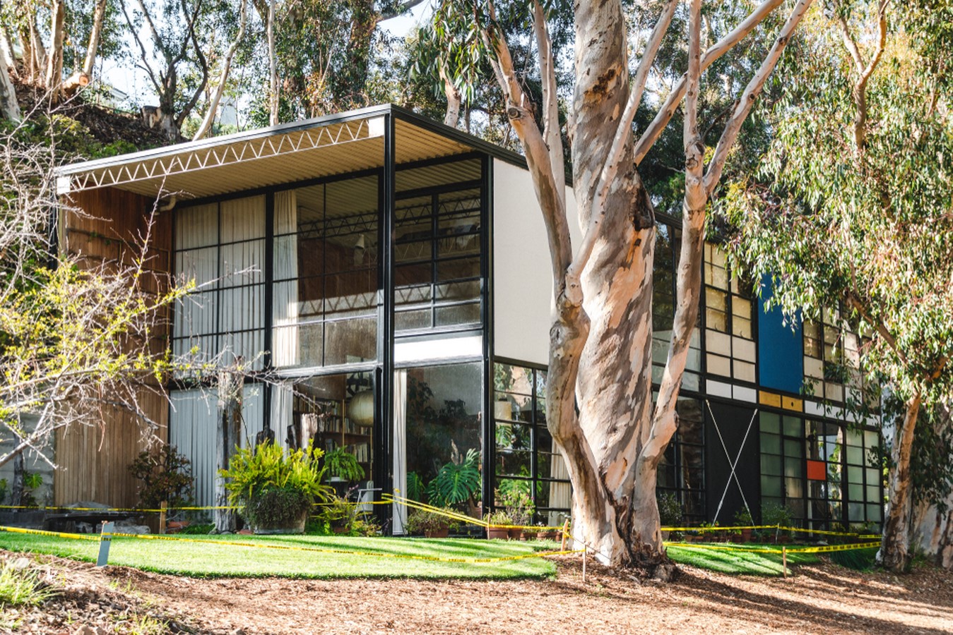 The Dynamic Duo of Architecture: The Partnership of Charles and Ray Eames - Sheet4