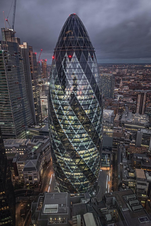 Norman Foster: The Architect Who Pioneered Sustainable Design - Sheet5