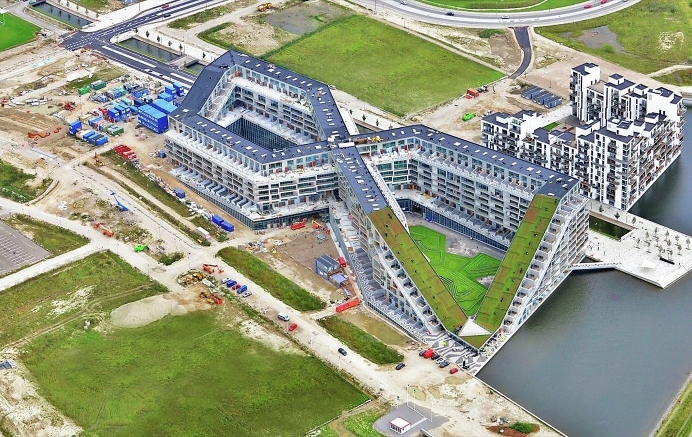 Bjarke Ingels: The Danish Architect Who Pushes the Boundaries of Form and Function - Sheet1