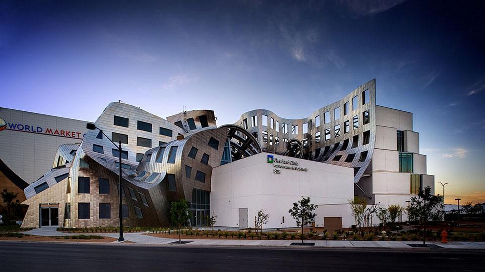 Frank Gehry: The Deconstructivist Architect Who Creates Sculptural Buildings - Sheet13