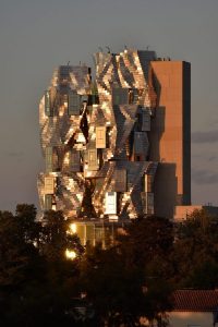 Frank Gehry: The Deconstructivist Architect Who Creates Sculptural ...