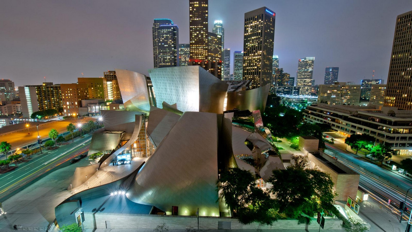Frank Gehry: The Deconstructivist Architect Who Creates Sculptural Buildings - Sheet9