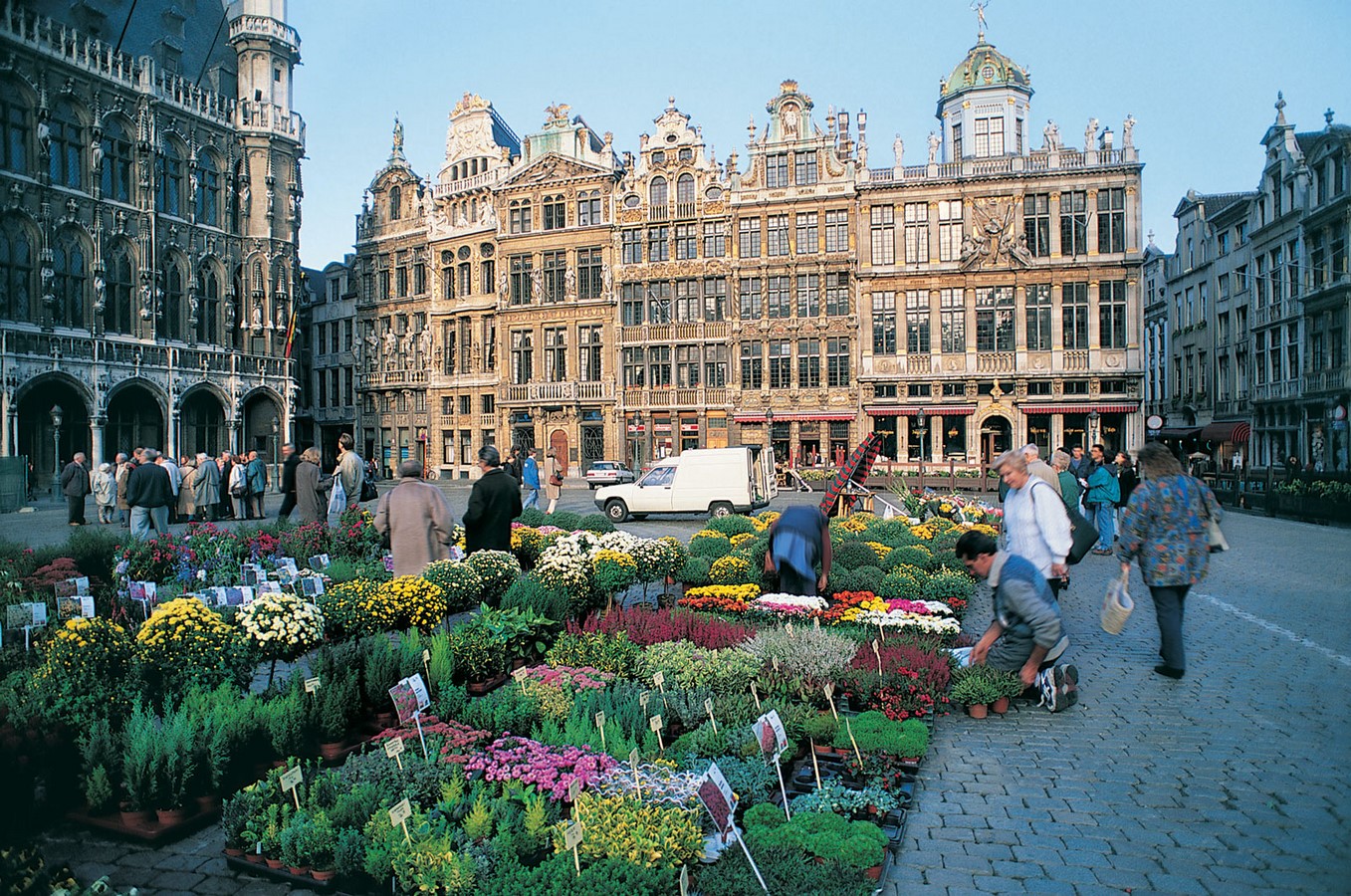 15 Famous and culturally important Public squares in Europe - Sheet5