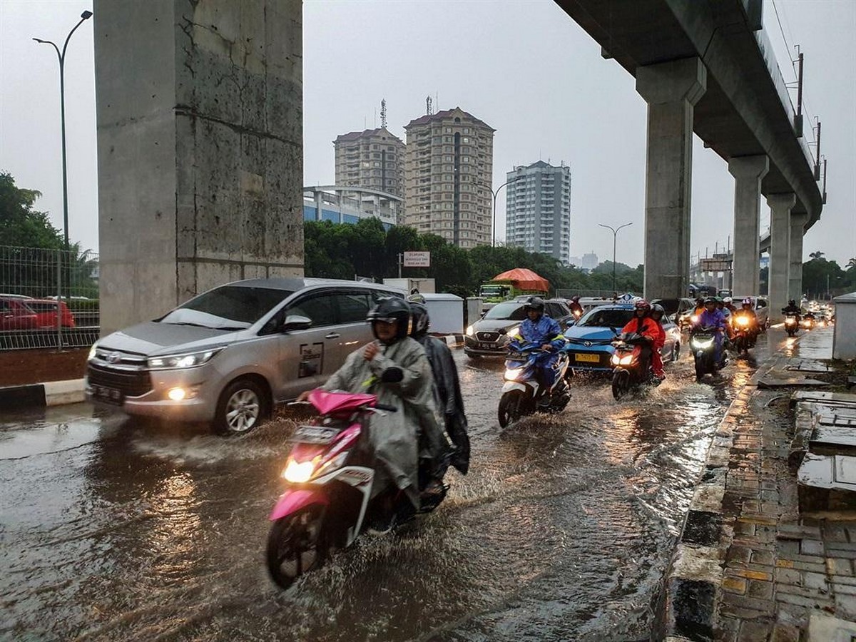 Jakarta's Race Against Time: Battling Sinking and Flooding Amid Global Warming - Sheet8