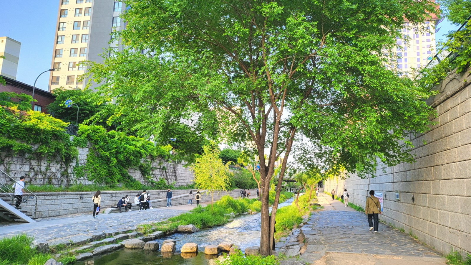 Sustainable architecture: history, challenges, and innovations - Sheet10