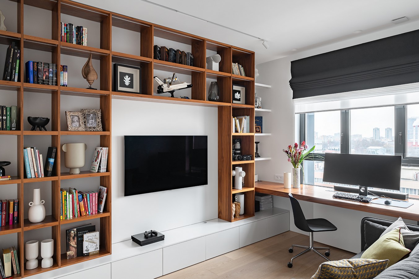 A 77 m2 white two-bedroom Moscow apartment with a home office by Alexander Tischler - Sheet5