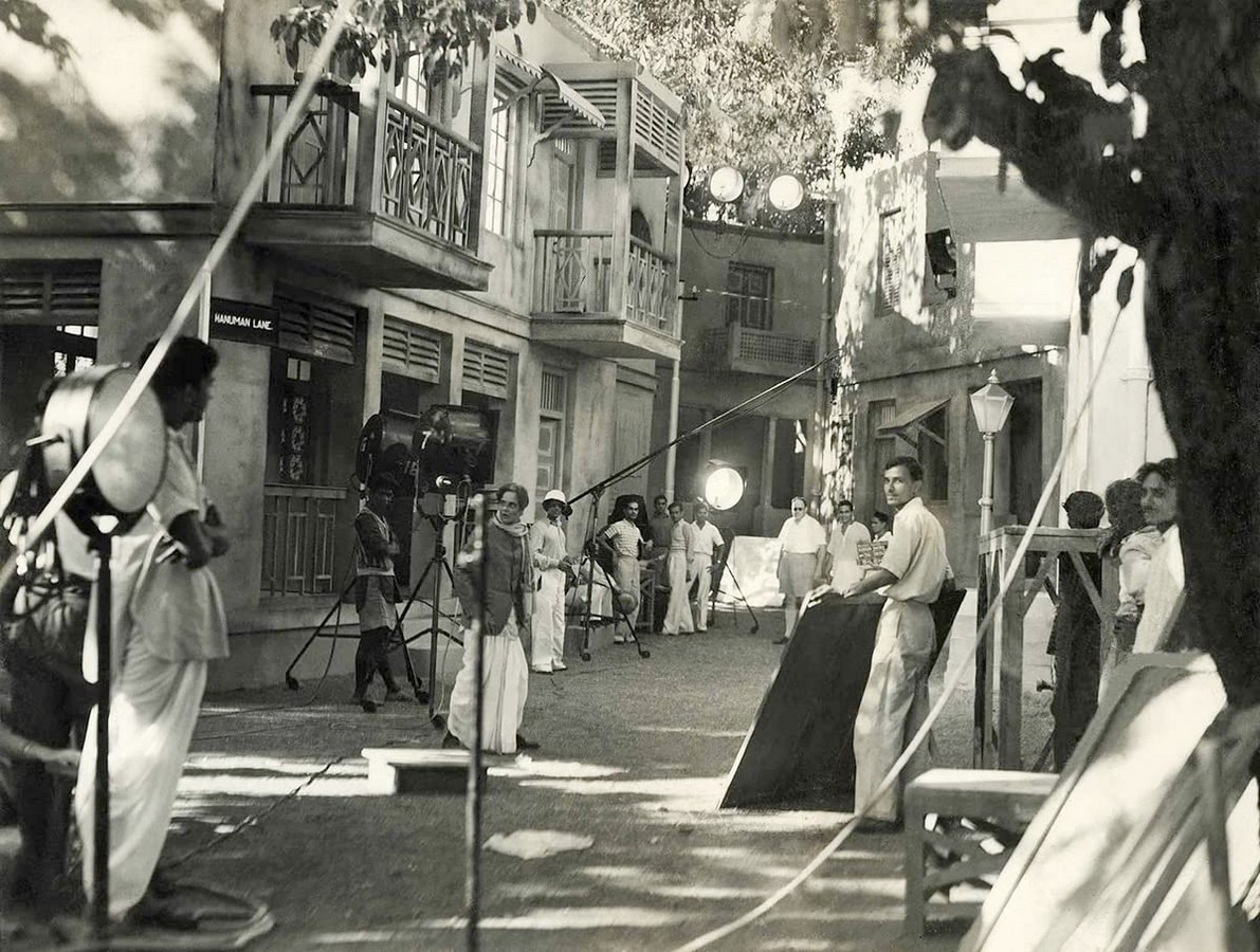 The Mumbai Velvet – Interwoven fabric of City & Bollywood - Sheet3