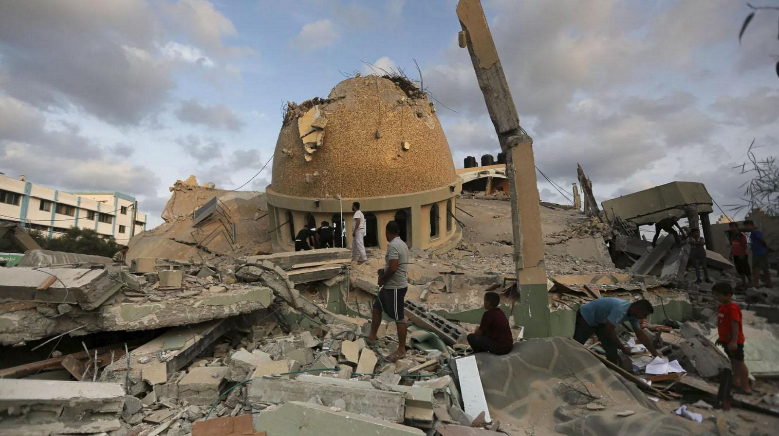 How is architectural environment being affected in the 2023 Israel–Hamas war - Sheet3
