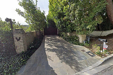 Beverly Hills Mansion of Cruise: A Masterpiece of Architectural Grandeur