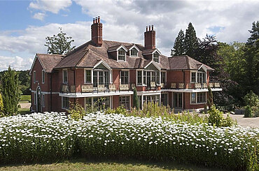 English Estate, West Sussex, UK: Tom Cruise’s Architectural Marvel