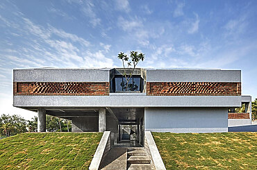 The Purple Ink Studio: Redefining Artistic Architecture