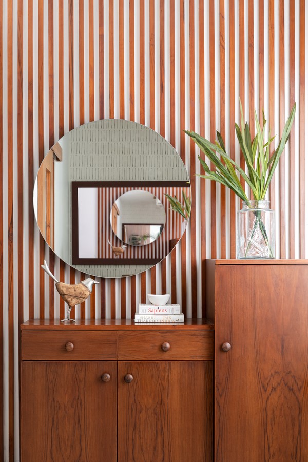 Reflections of Style The Art of Space Optimization through Small Mirrors by Temple Town - Sheet2