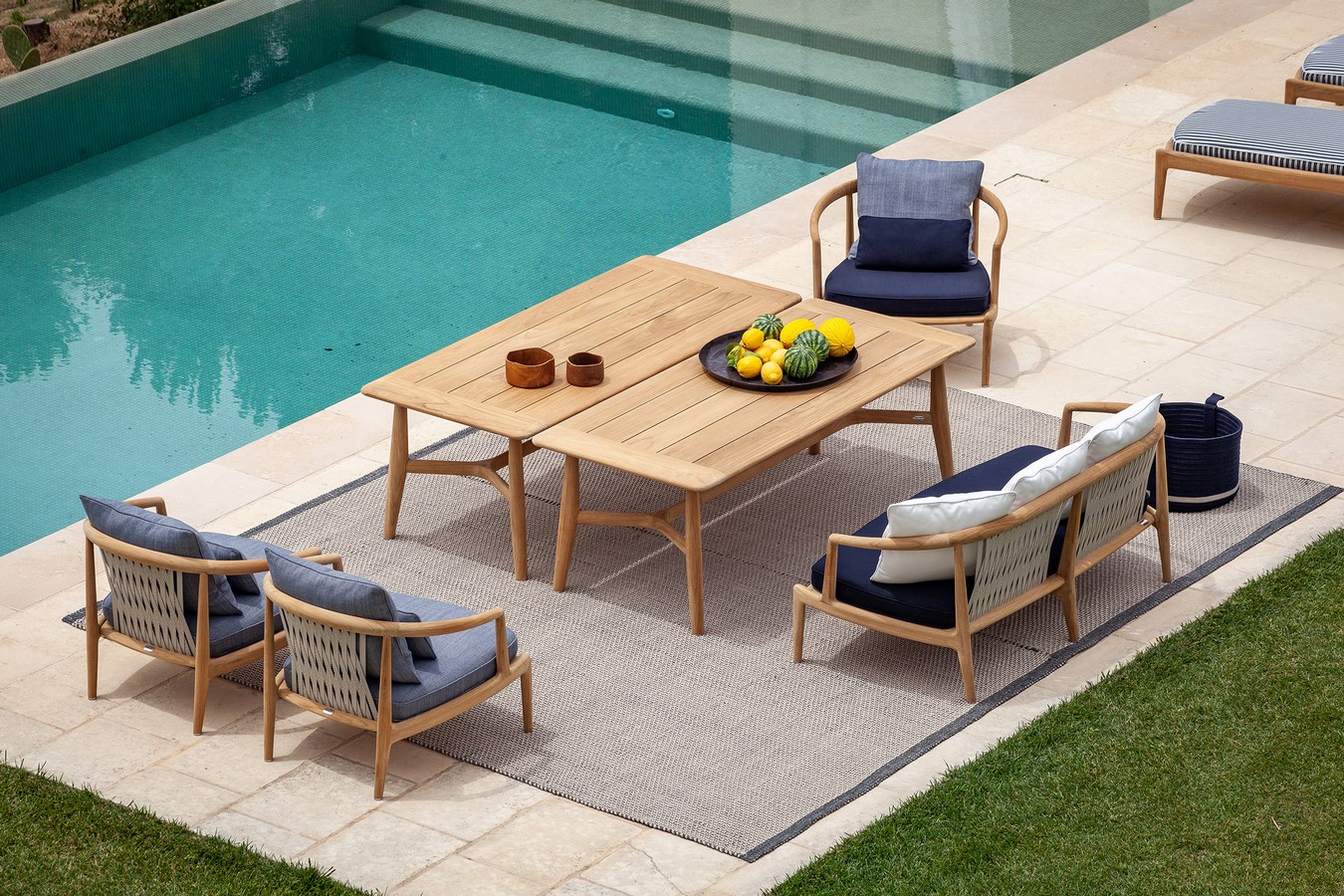 The Secret Garden outdoor table by Etreluxe - Sheet1