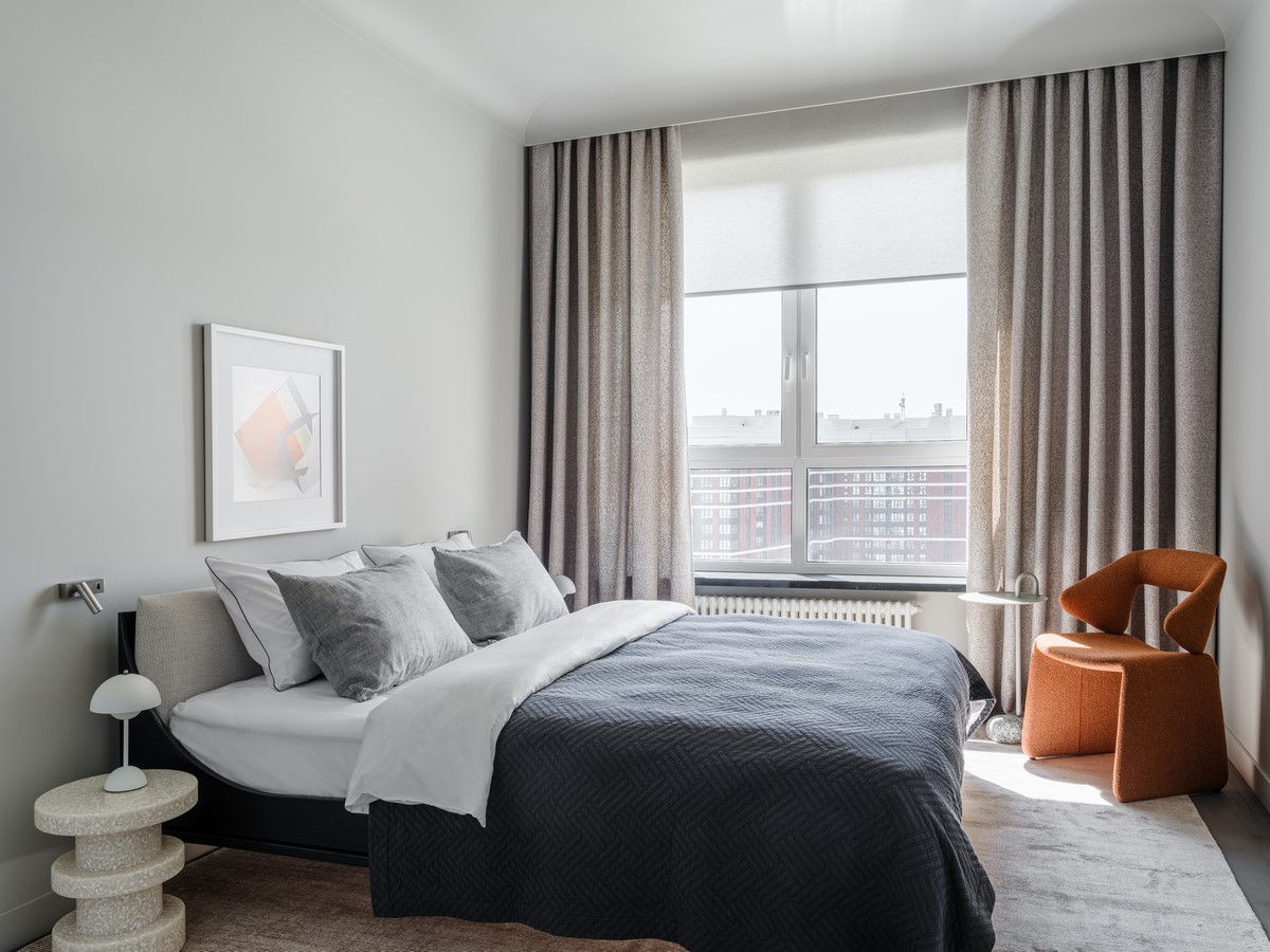 Modern apartment with an emphasis on contemporary art in Moscow by ...