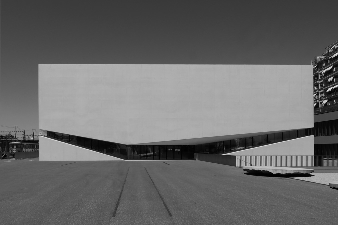 Shapes, Rhythm, Abstraction Swiss Museums by Paul Clemence - Sheet4