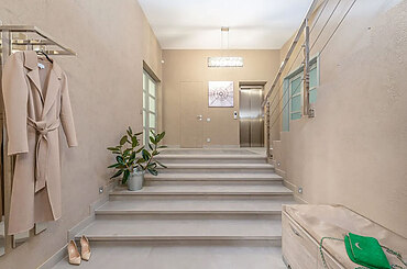 Comparing Home Elevators and Stairlifts: Choosing the Best Mobility Solution