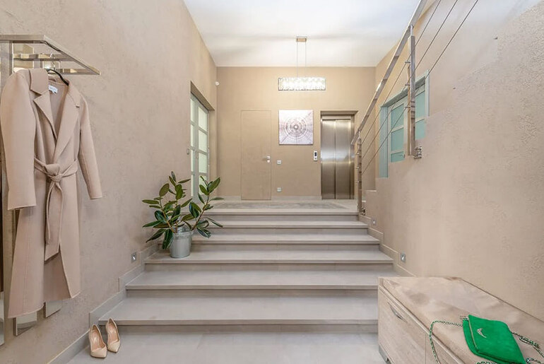 Comparing Home Elevators and Stairlifts: Choosing the Best Mobility Solution