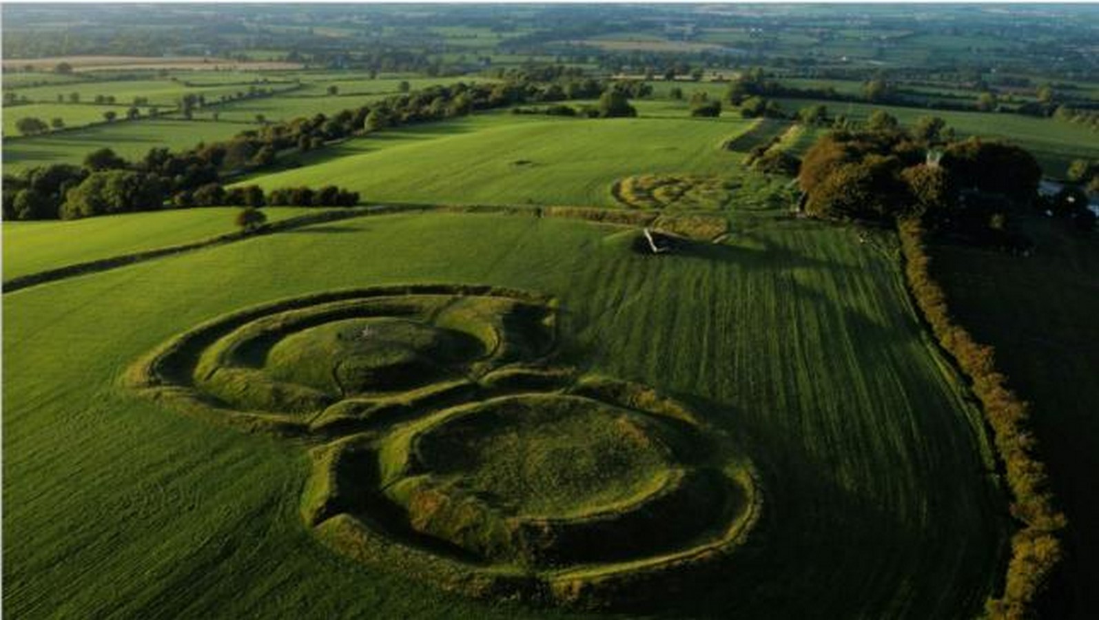 Travel the world: The Newgrange Passage Tomb-Sheet1