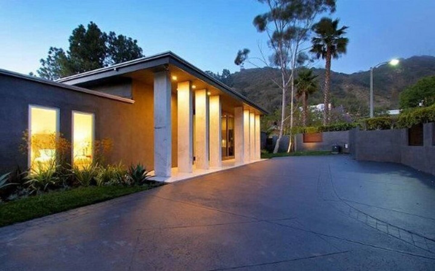 An inside look at all the houses owned by Bruno Mars-Sheet12
