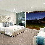 An inside look at all the houses owned by Bruno Mars-Sheet16