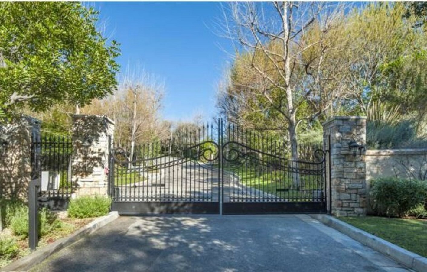 An inside look at all the houses owned by Bruno Mars-Sheet21