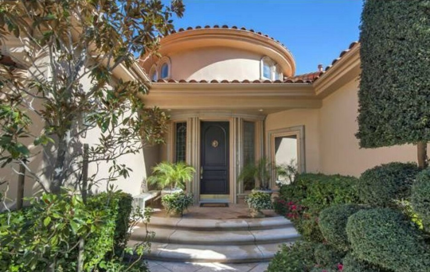 An inside look at all the houses owned by Bruno Mars-Sheet22
