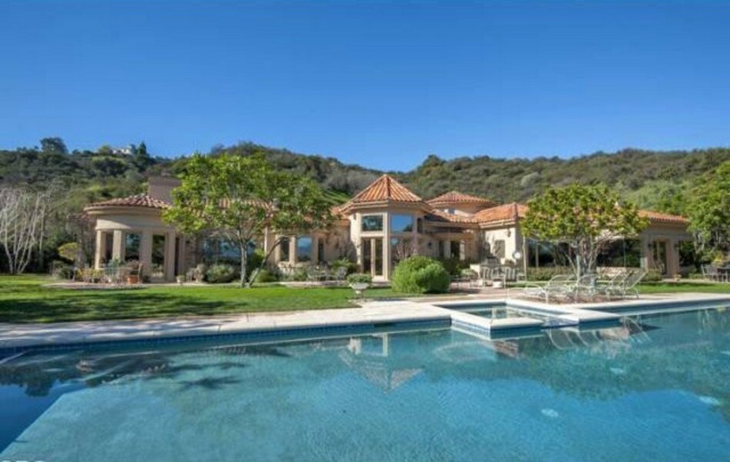 An inside look at all the houses owned by Bruno Mars-Sheet25