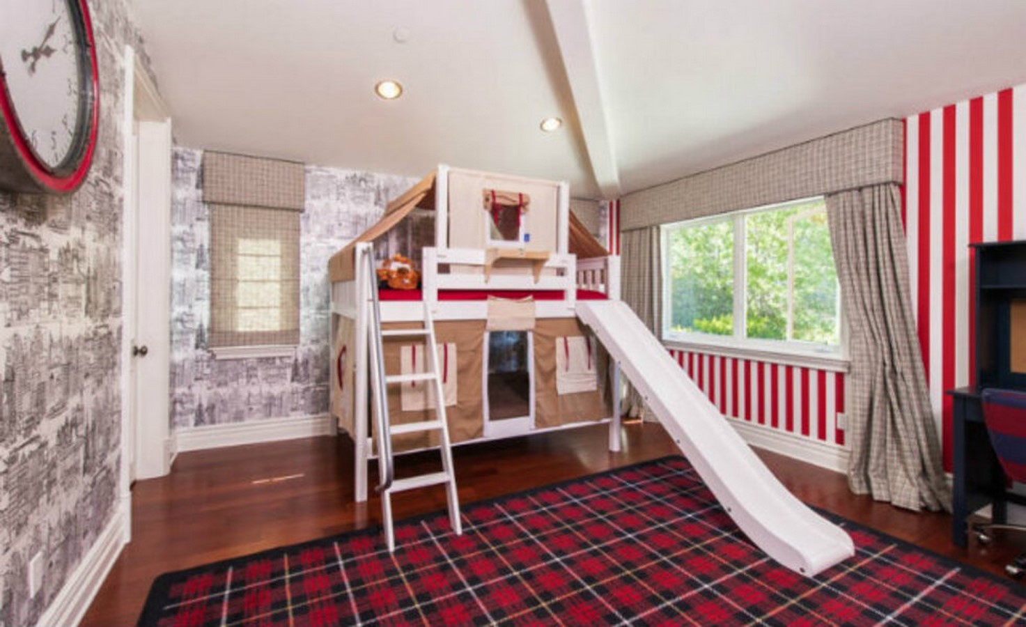 An inside look at all the houses owned by Bruno Mars-Sheet34