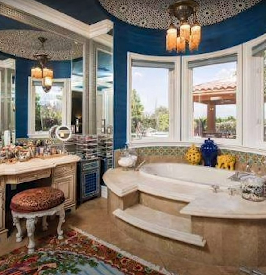 An inside look at all the houses owned by Bruno Mars-Sheet36