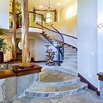 An inside look at all the houses owned by Bruno Mars-Sheet9