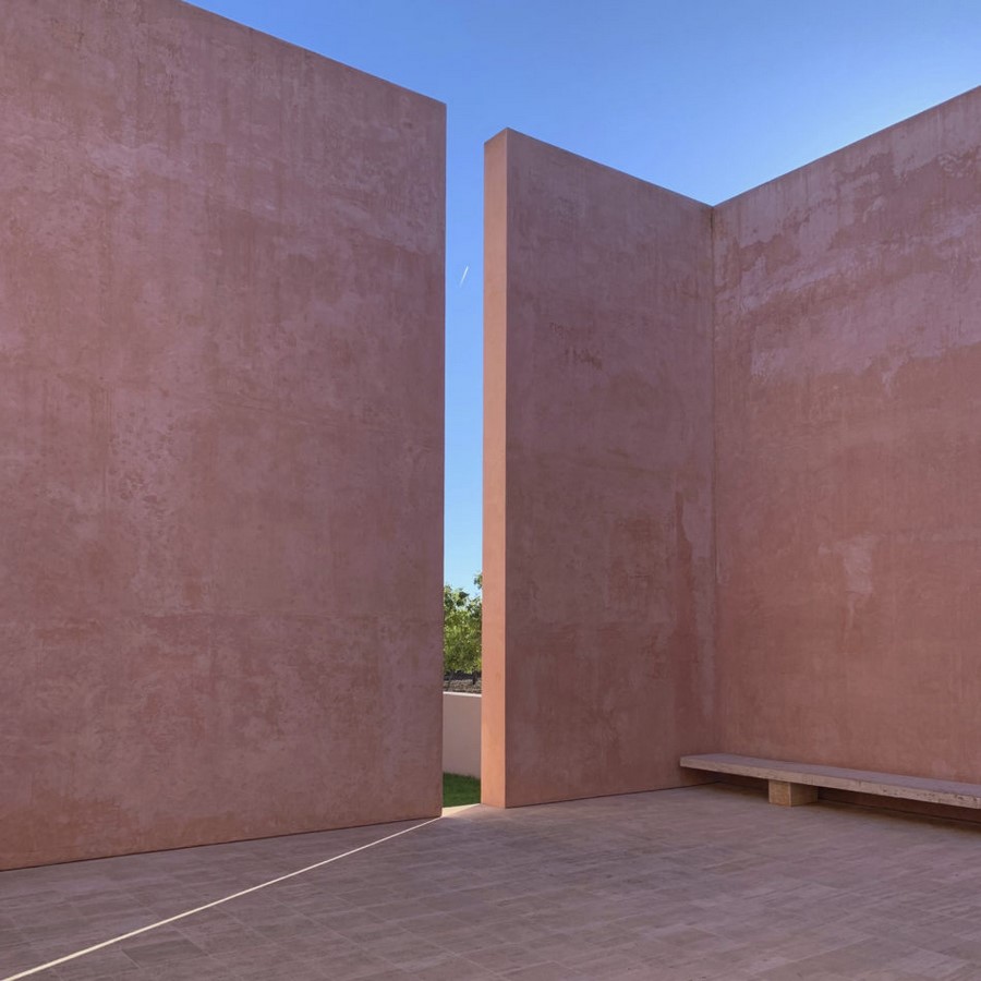 Challenges in Minimalist Design Striking the Right Balance-Sheet2
