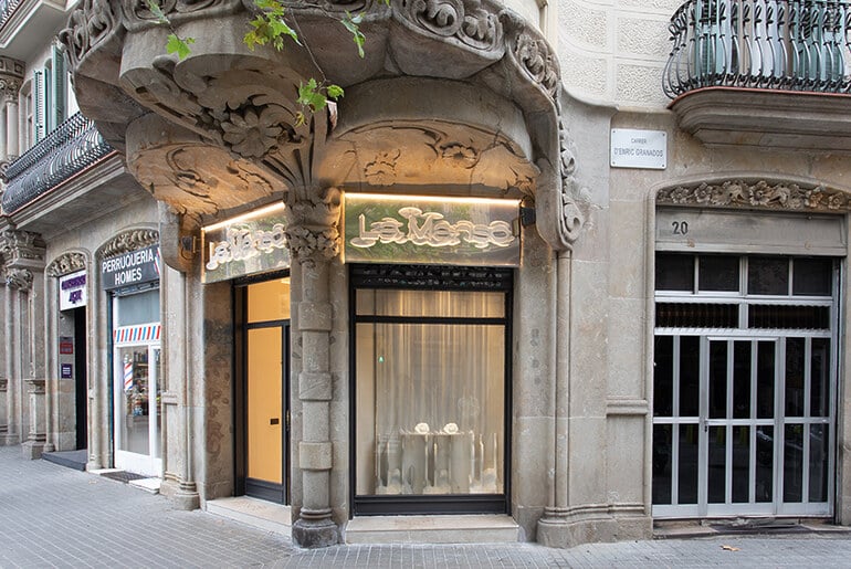 La Manso Flagship Store by External Reference